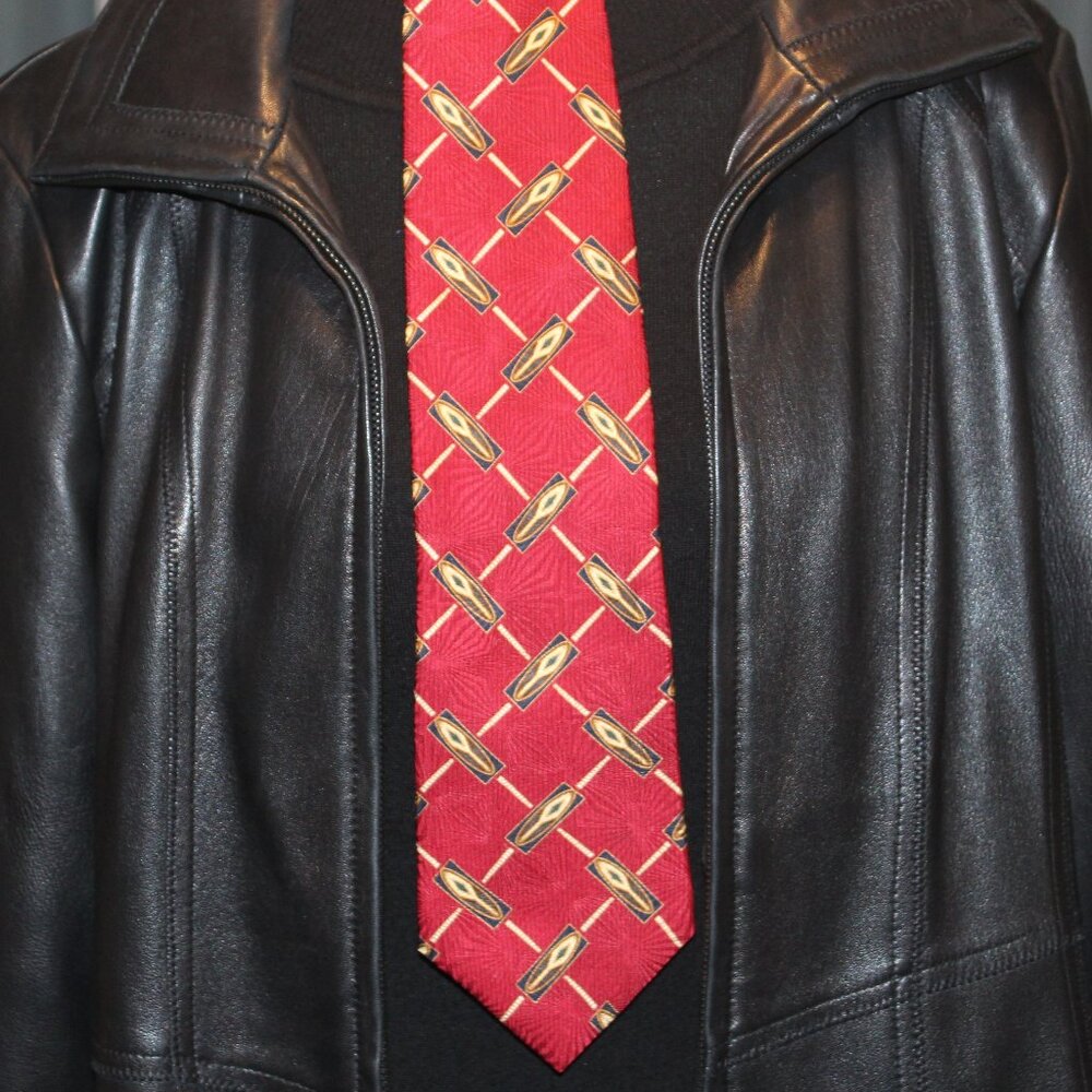 Bill Blass Black Label Collection Silk NECKTIE Classic Pattern on Red Patterned
